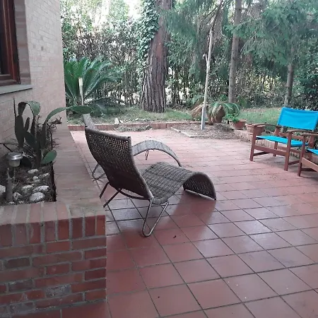 Charming Villa In Tirrenia With Patio فيلة تيرّينْيا